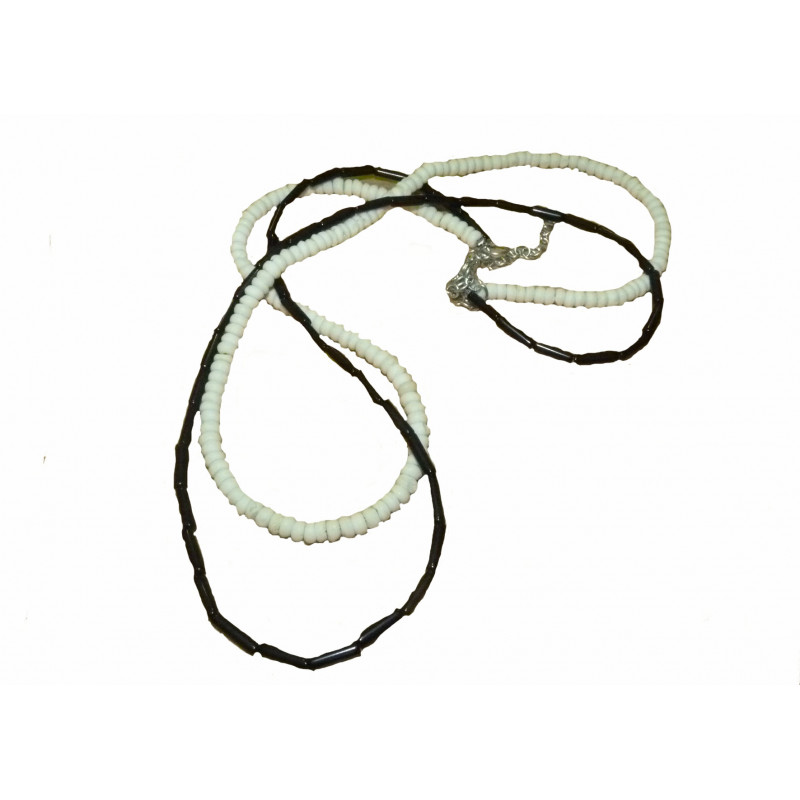 Collar de vidrio y metal, blanco y negro
