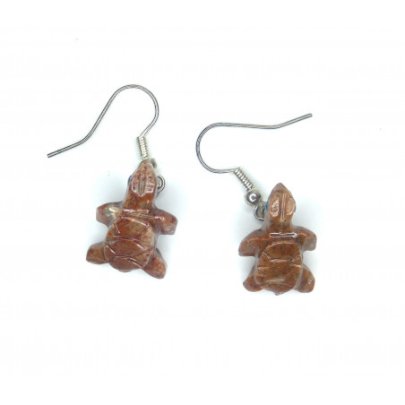 Pendientes variados de piedra.