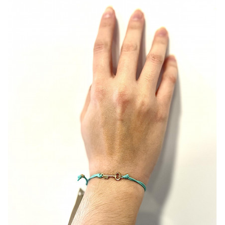 Pulsera azul marino con llave