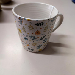 Taza con dibujo de primavera