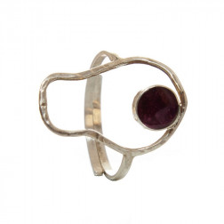Anillo de plata y piedra púrpura