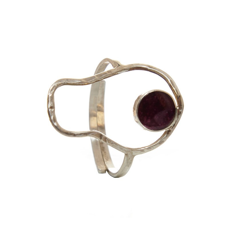 Anillo de plata y piedra púrpura Anillo de plata y piedra púrpura